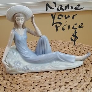 Nao Lladro Figurine Girl With Hat